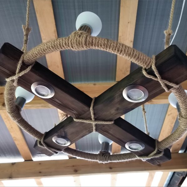 Люстра из дерева и джута